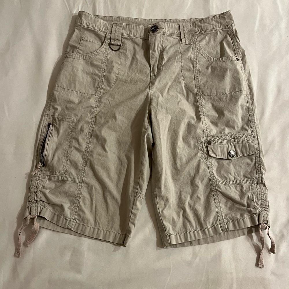 style and co khaki capri shorts